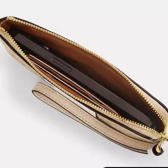 NWT Coach Corner Wristlet, Chalk (ivory). Includes Gift Box. - Picture 3 of 5